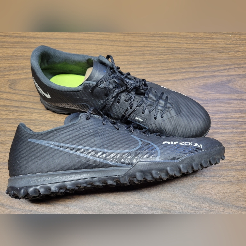 Nike Zoom Mercurial Vapor 15
Academy Tf Black-Dark Smoke
Grey - EUC